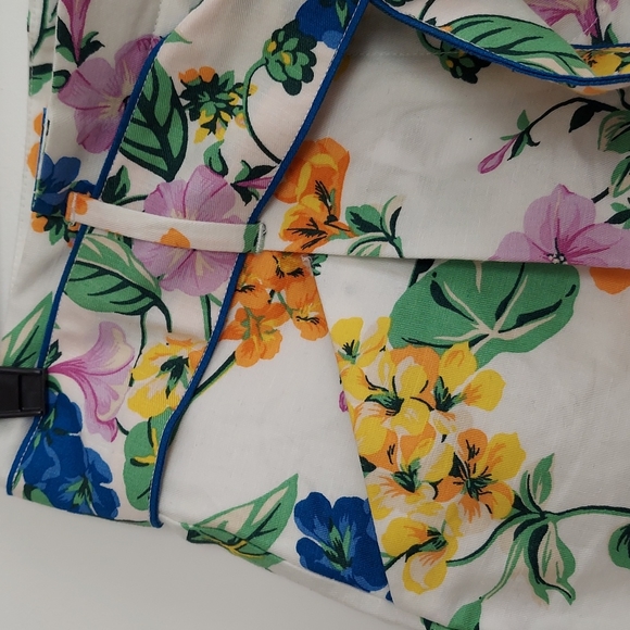 Ann Taylor Multicolored Floral Tie Waist Shorts with Blue Piping Size 2 NWT - Picture 2 of 16